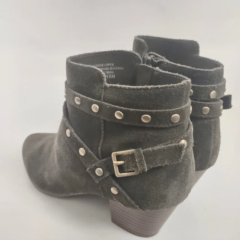Violet & Red Boots Olive Green Suede Ankle Strappy Booties Zip Sz 6M Studded EUC